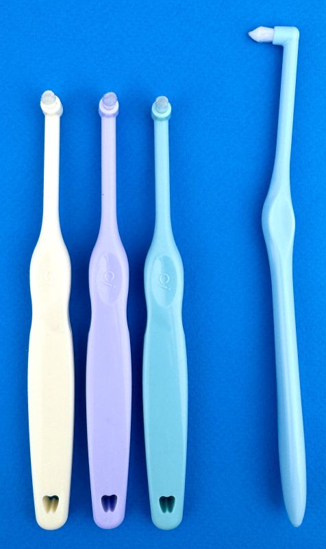Дитяча монопучкова щітка Ci Mini One Tuft Clilin S  Made in Japan нюдово жовта